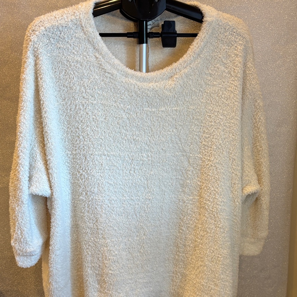 Elegant White Women's Crew Neck Sweater